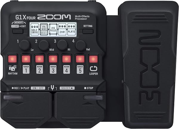 Zoom G1X FOUR Pedaleira Multiefeito para Guitarra com Pedal de Expressão